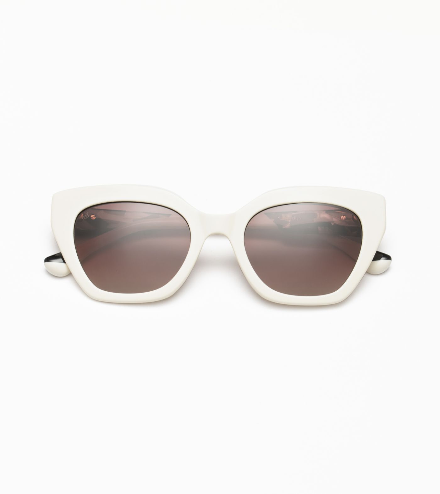 Natasha C03 White ()